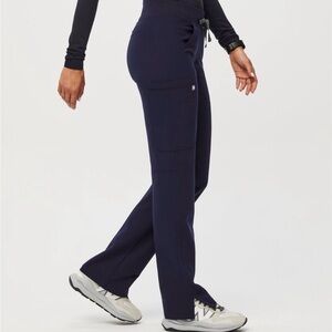 FIGS Kade Cargo Scrub Pants (Size M/Tall)